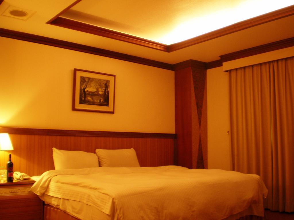 Emperor Hotel Kaohsiung Rum bild