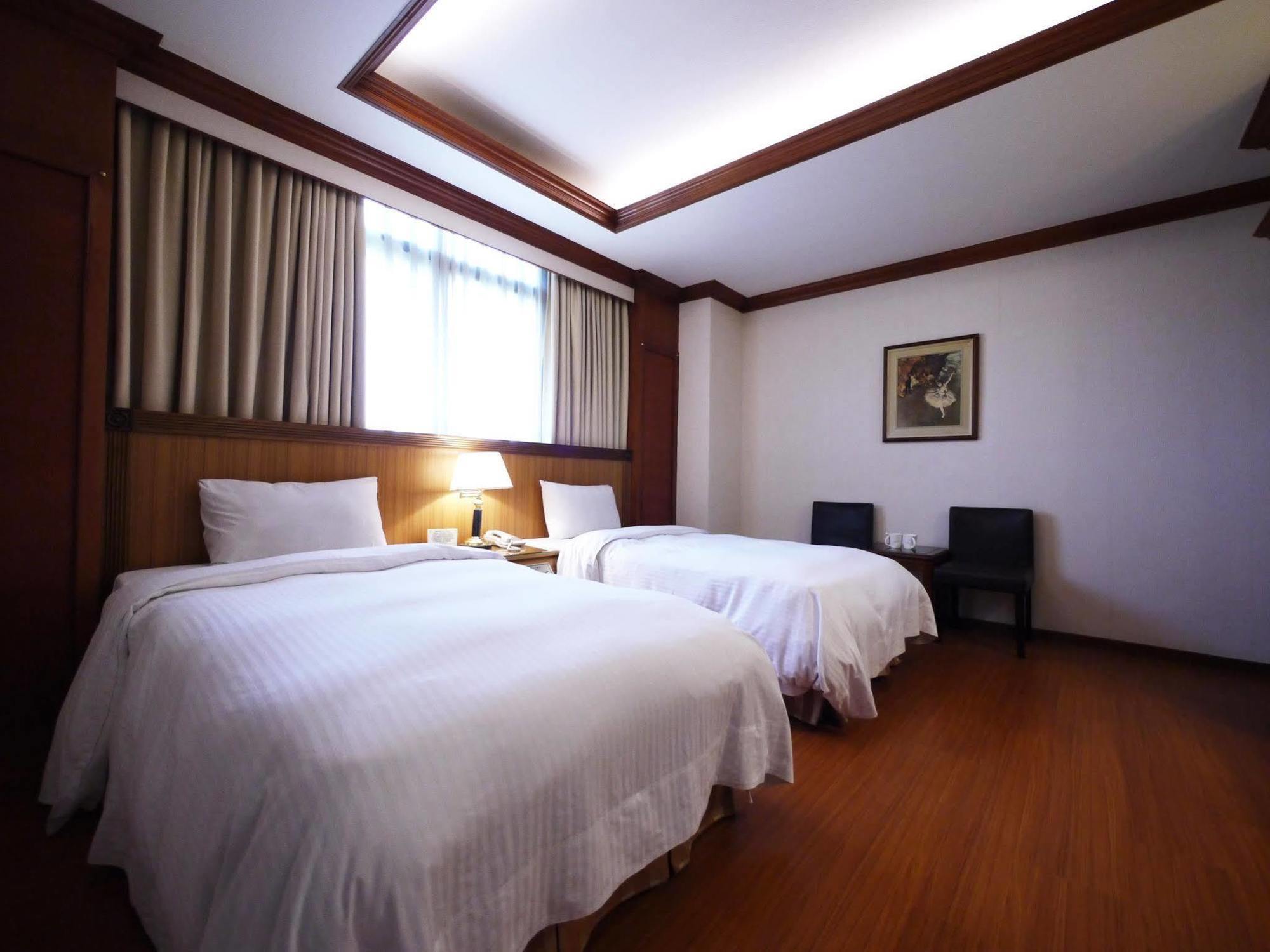 Emperor Hotel Kaohsiung Exteriör bild