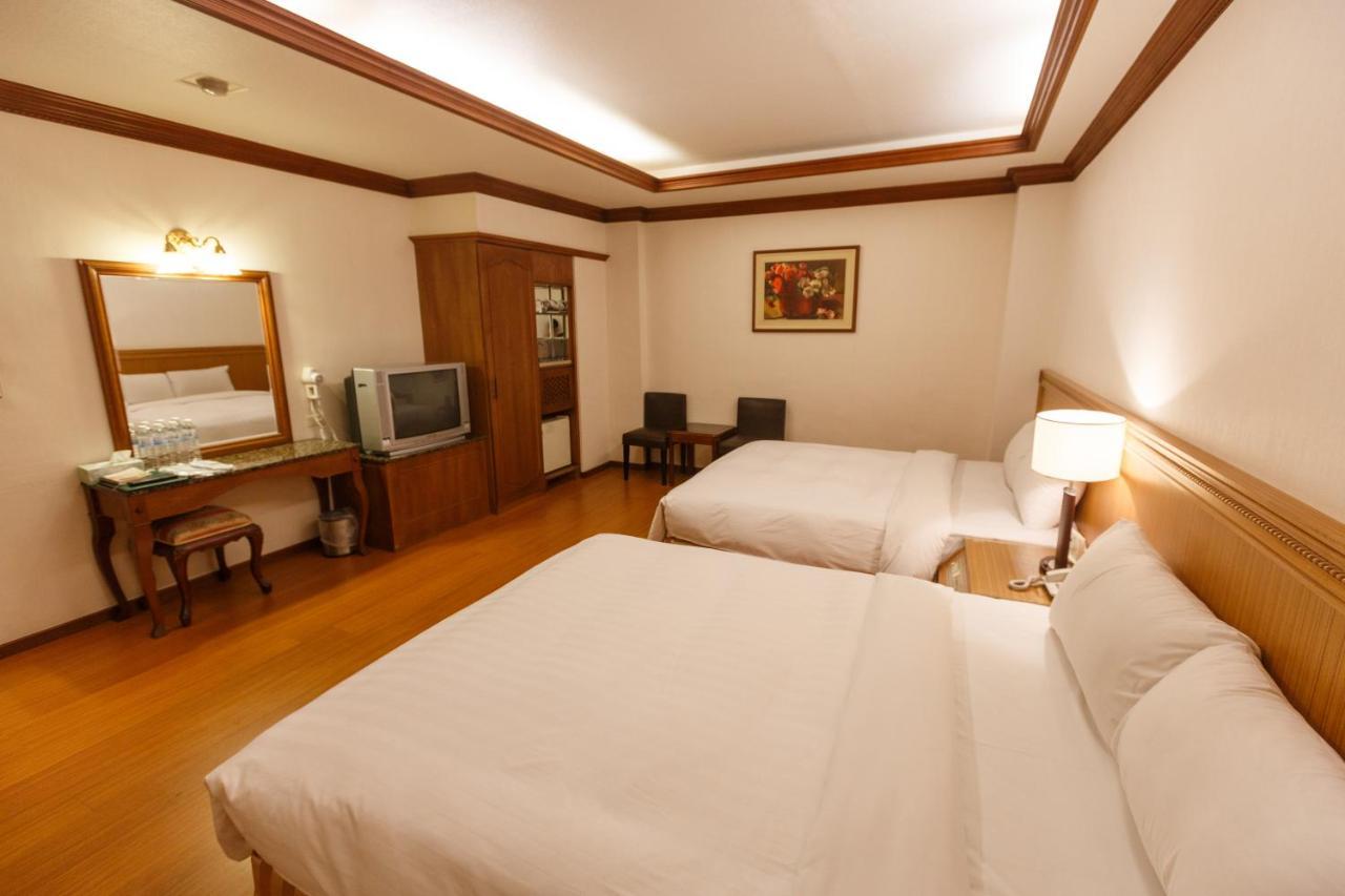 Emperor Hotel Kaohsiung Exteriör bild