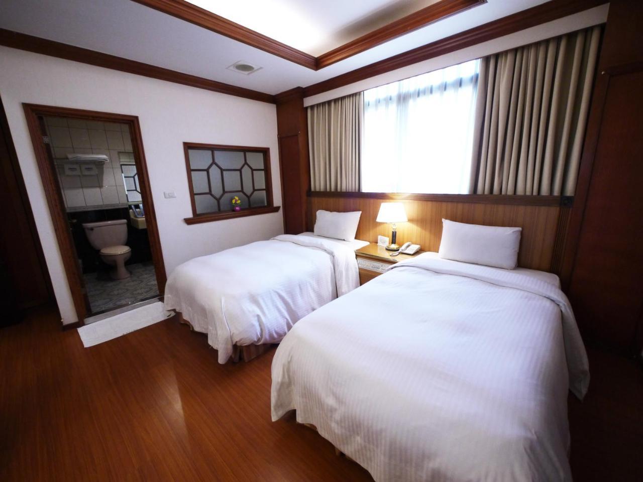 Emperor Hotel Kaohsiung Exteriör bild