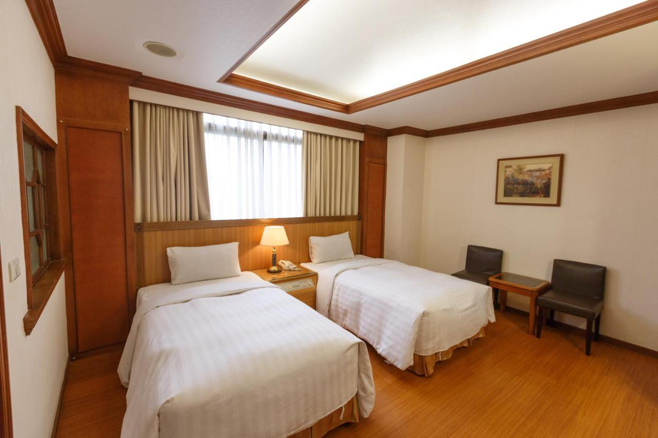 Emperor Hotel Kaohsiung Exteriör bild