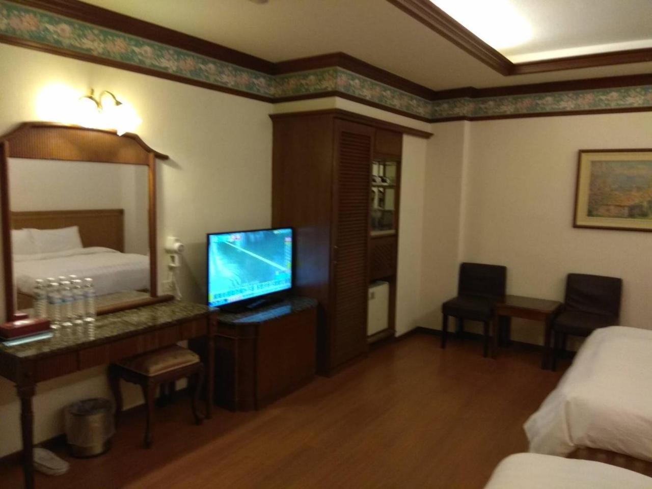 Emperor Hotel Kaohsiung Exteriör bild