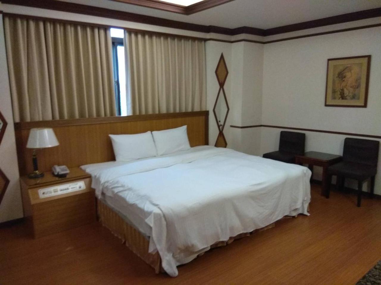 Emperor Hotel Kaohsiung Exteriör bild