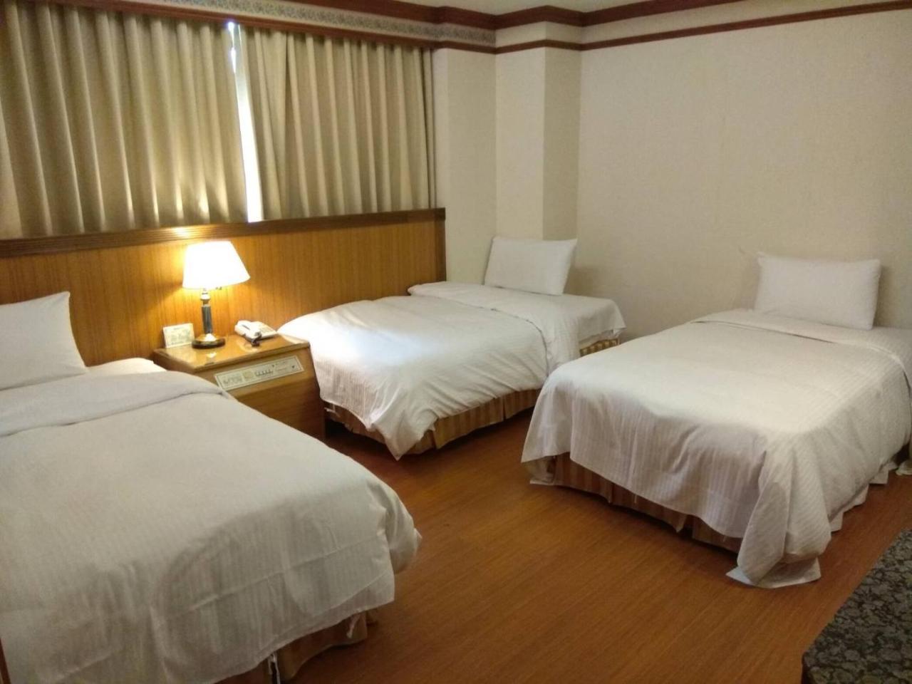 Emperor Hotel Kaohsiung Exteriör bild